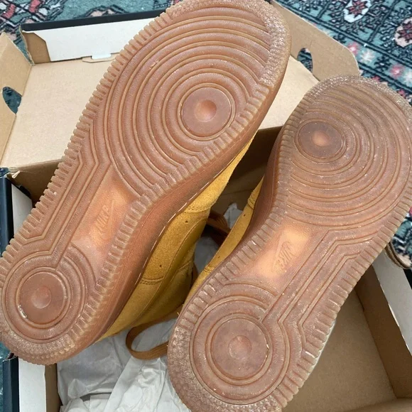 Nike kids suede Air Force 1 sneakers in Wheat size 5Y - Picture 5 of 9